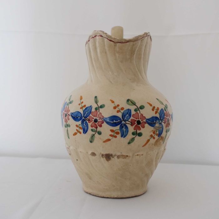 Jarro em faiança pintado à mão
