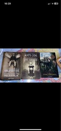 Trzy tomy „Osobliwego domu pani Peregrine”