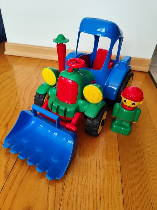 Duży traktor - koparka firmy Hemar