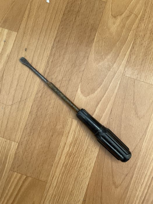 Инструменты разные молоток отвертка