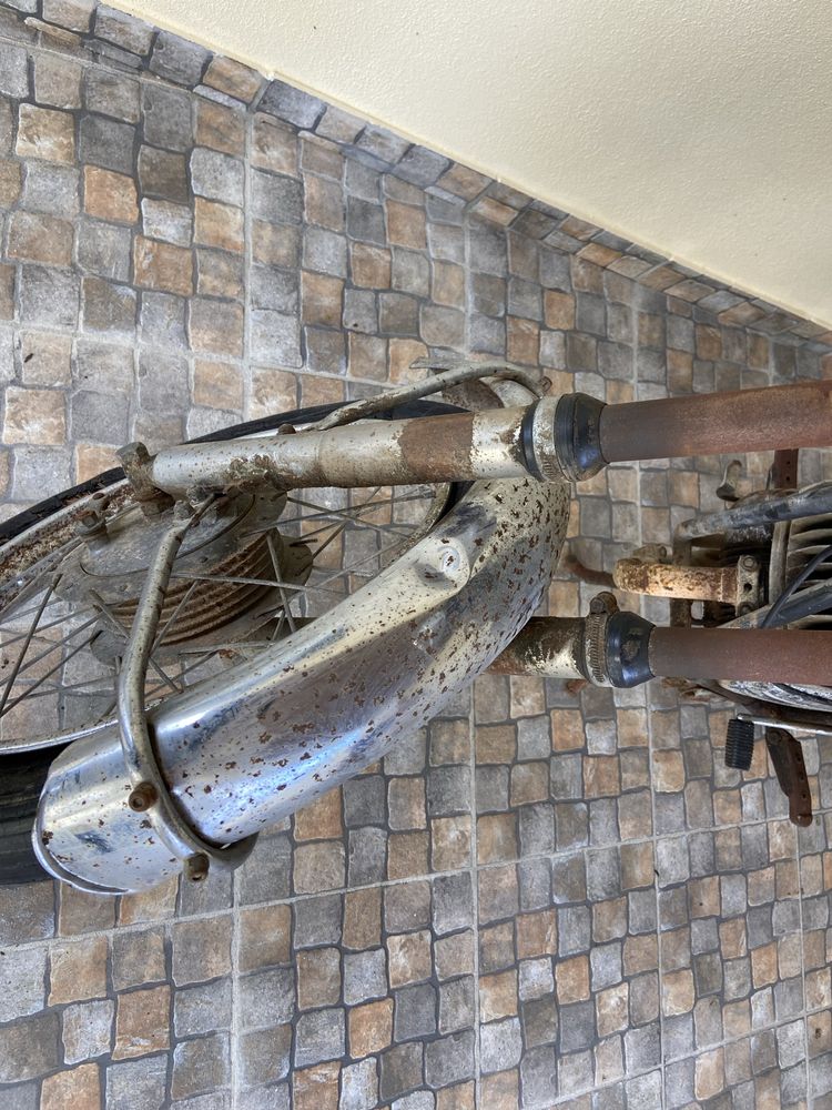 Vendo motorizada M80