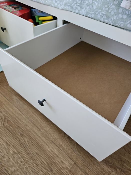 Cama Hemnes (IKEA) c/ 3 gavetas + 2 colchões