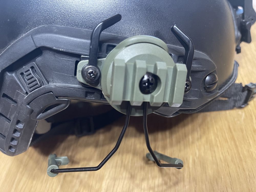 адаптеры крепления для активных наушников на шлем
