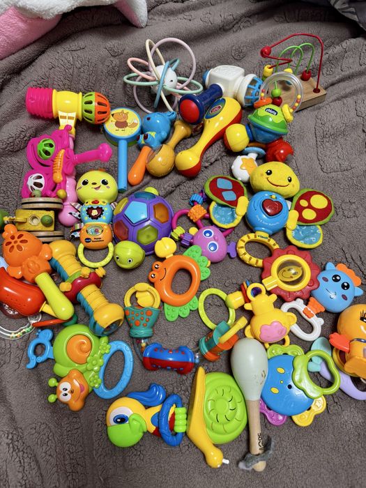 Величезний лот іграшок для немовлят