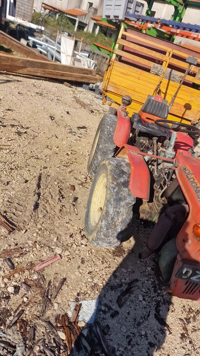 Tractor reboque maquina solfatar todo conjunto nas fotos