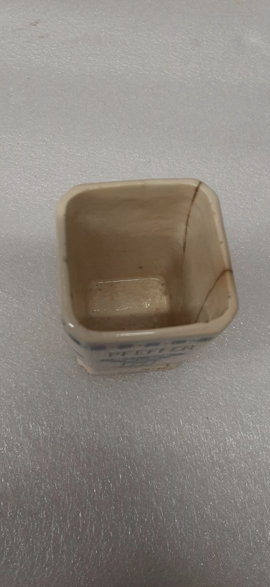 Pojemnik ceramiczny na pieprz 1944r.