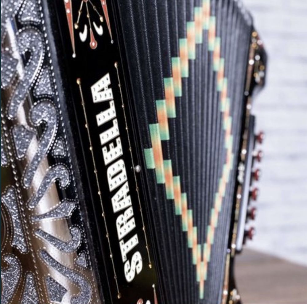 Concertina Stradella à 4. Voz em Sol com mala e almofada + correias