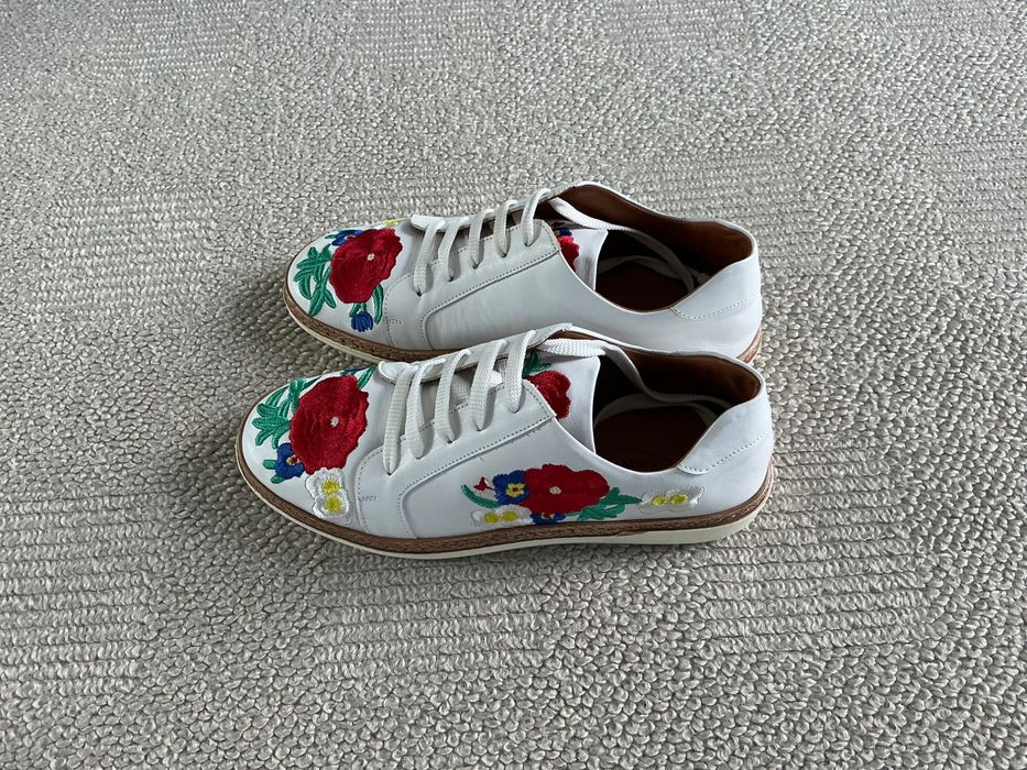 Sneakersy damskie białe haftowane