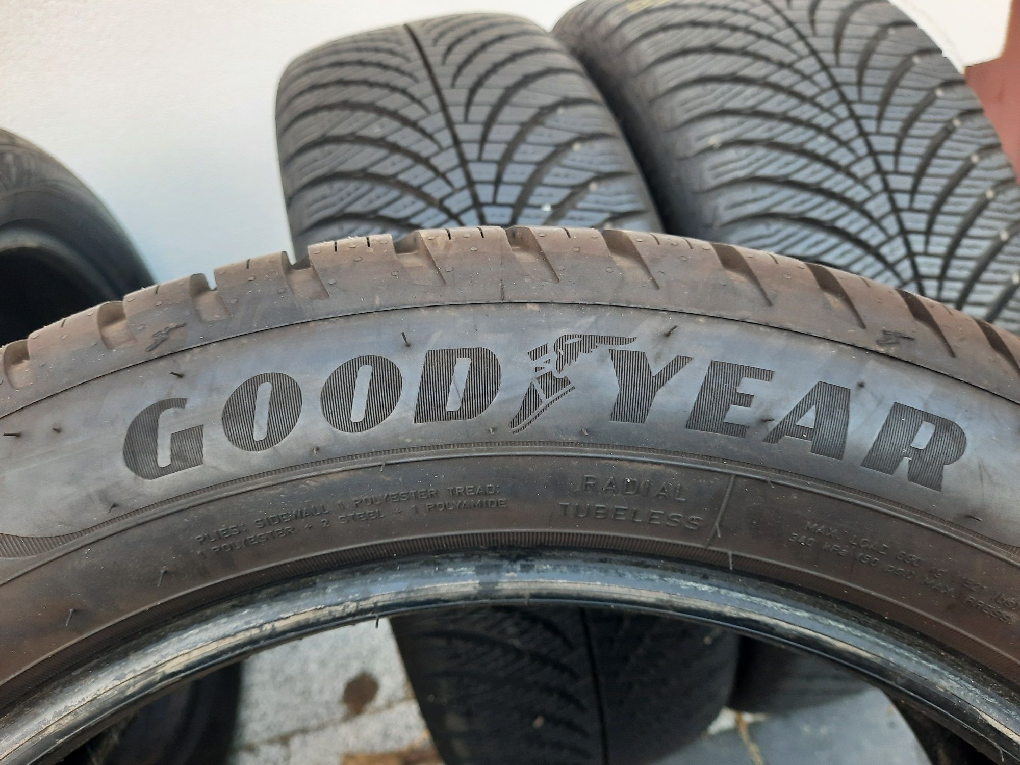 4 opony 235/55 R17 Goodyear Vector4seasons 7.5mm