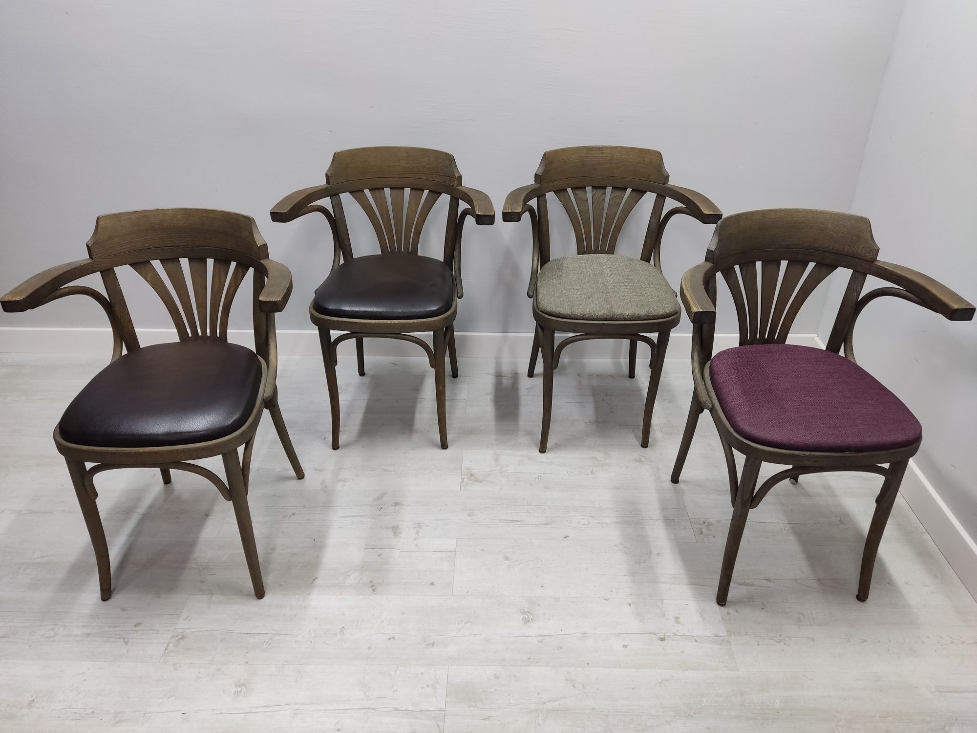Krzesła Thonet Fameg do restauracji z podłokietnikiem 10 szt