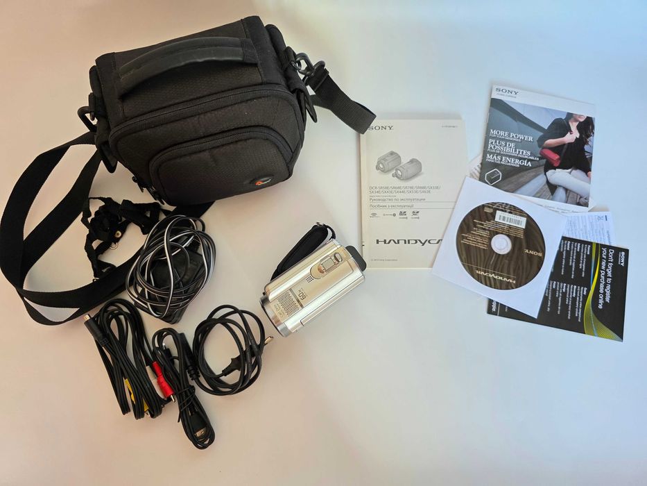 Цифровая видеокамера Sony DCR-SR68E сумка