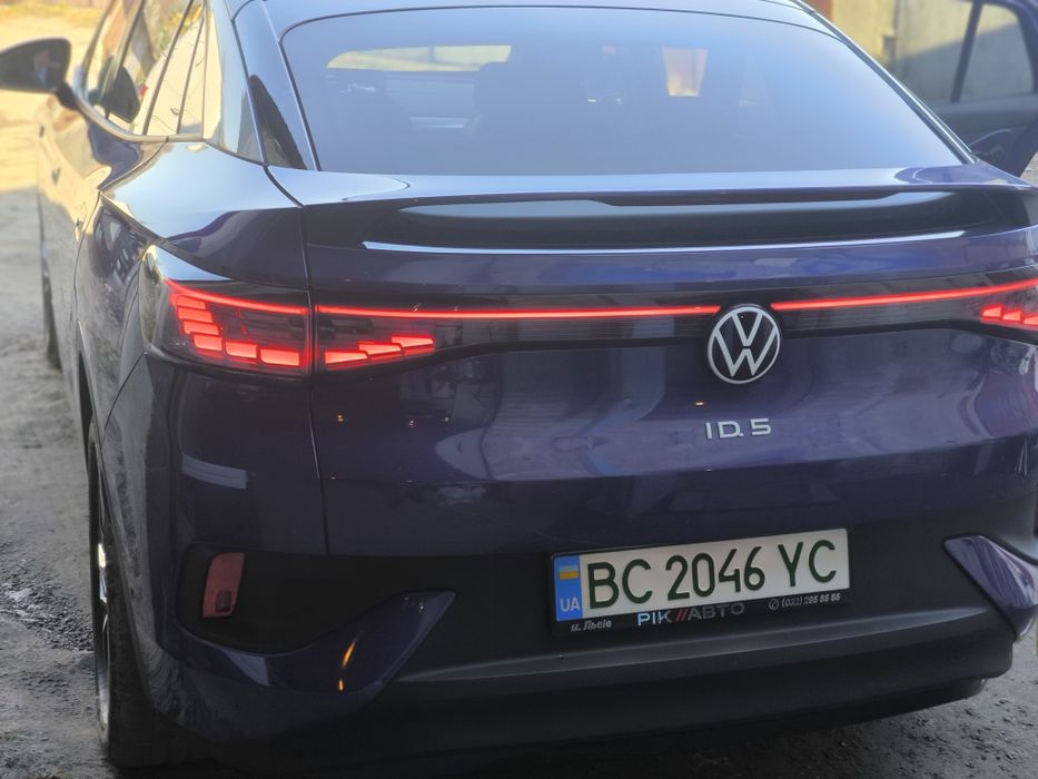 Aвтомобіль Wolwagen ID5 PRO