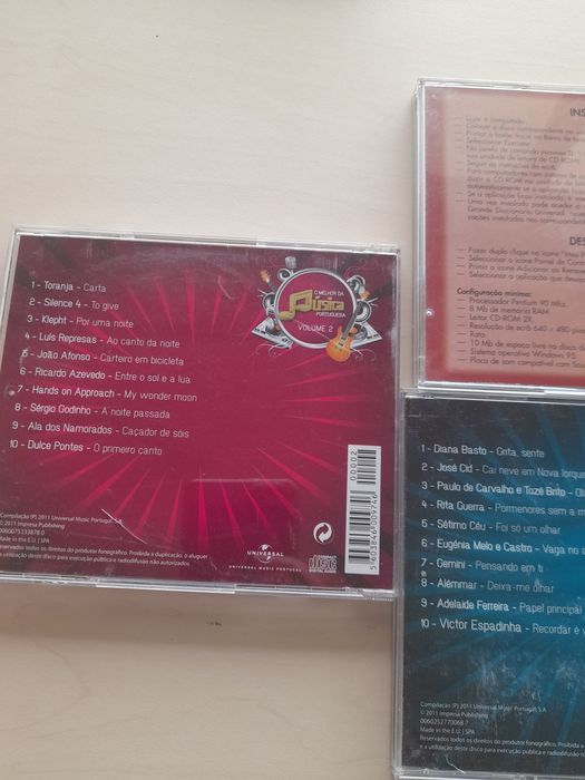 Cds musicais vários.