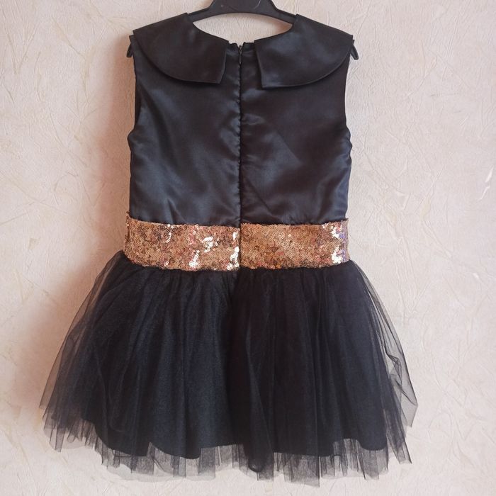 Платье нарядное на девочку 5-7 лет, состояние как новое, одевали пару