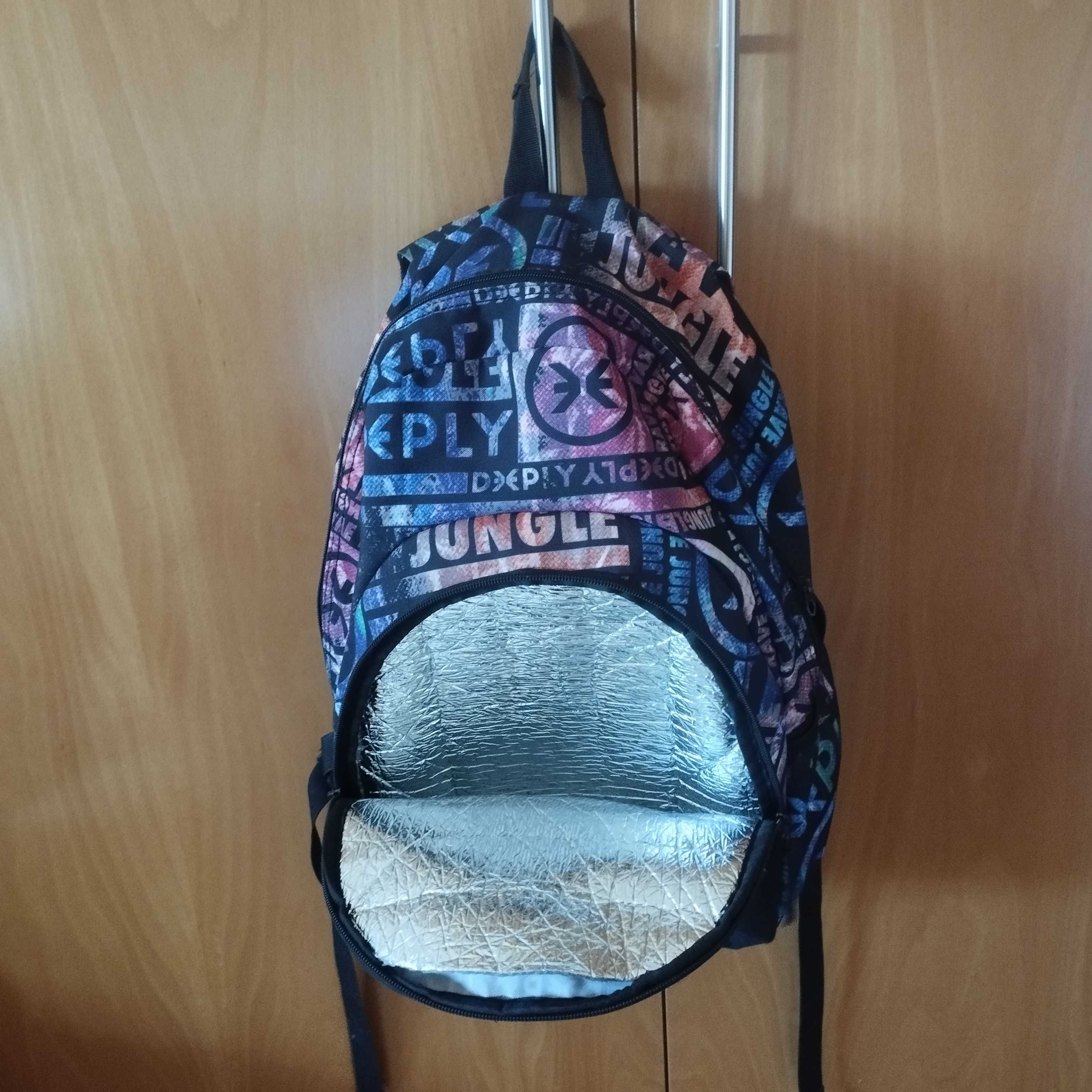 Mochila Escolar Deeply com bolsa térmica à frente (lancheira) + Estojo