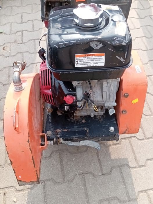 Maszyna do cięcia betonu i asfaltu  cs451