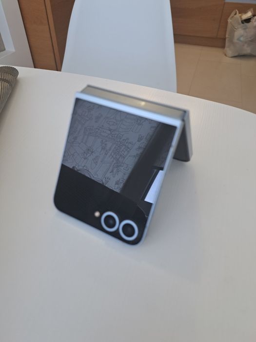 Телефон Samsung flip 6