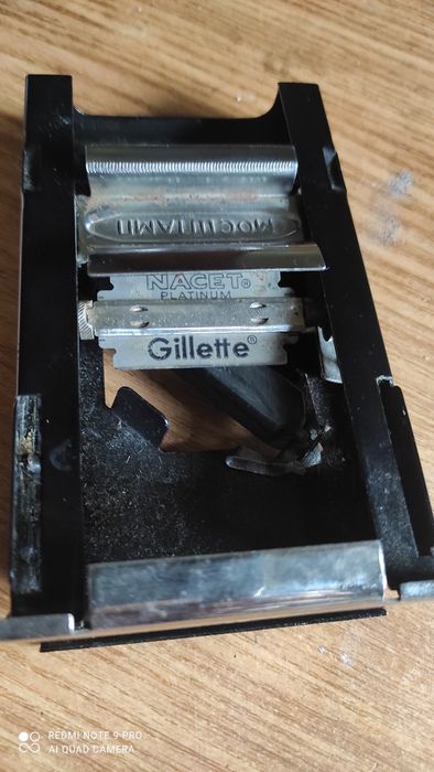 Станок для заточки лезвий.