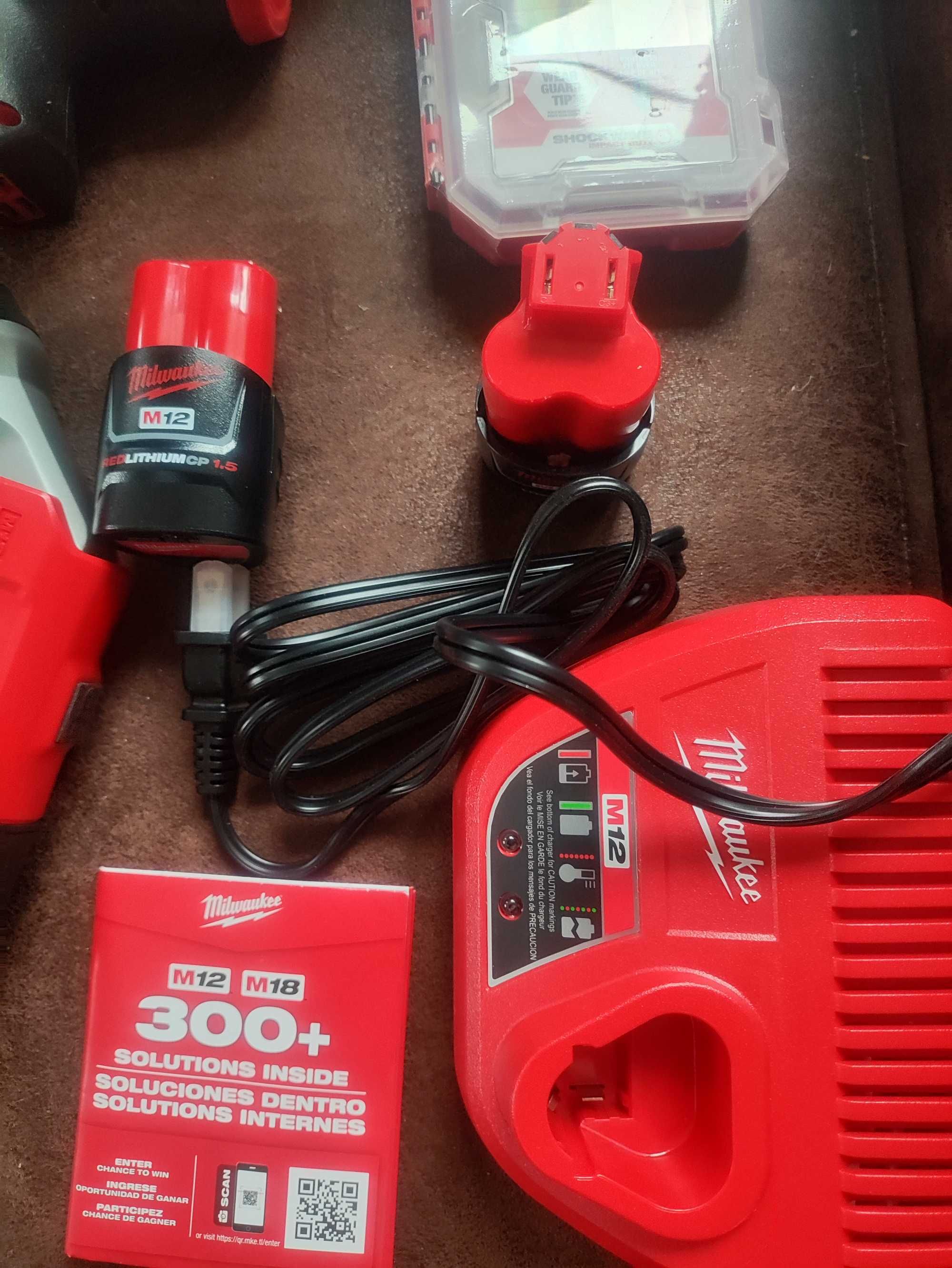 Zestaw 5 elektronarzędzi Milwaukee M12, 2 baterie, zestaw bitów. Nowy