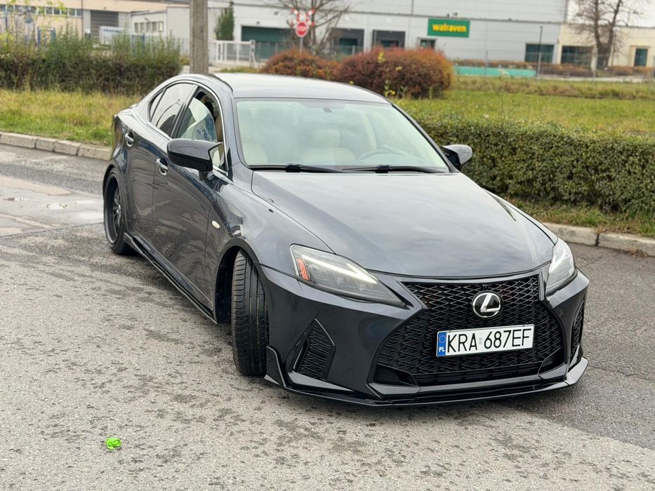 Lexus IS250. 2.5L  2006