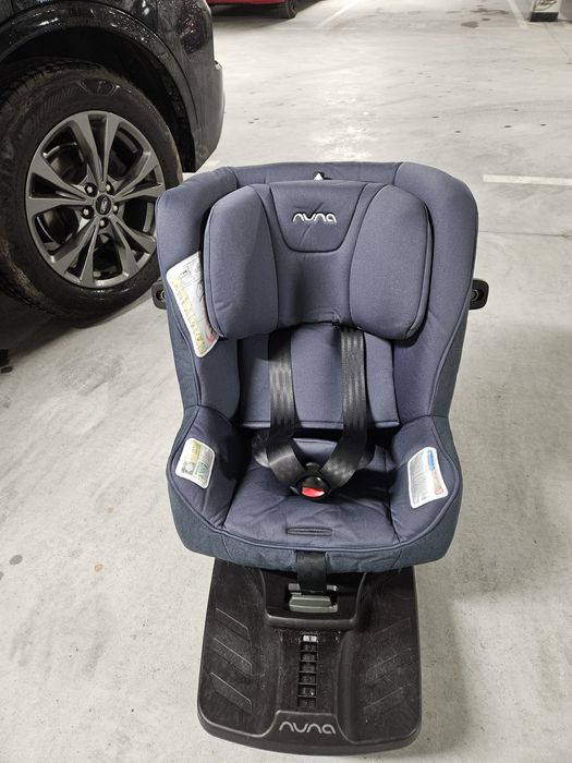 Fotelik nuna prym z bazą obrotową