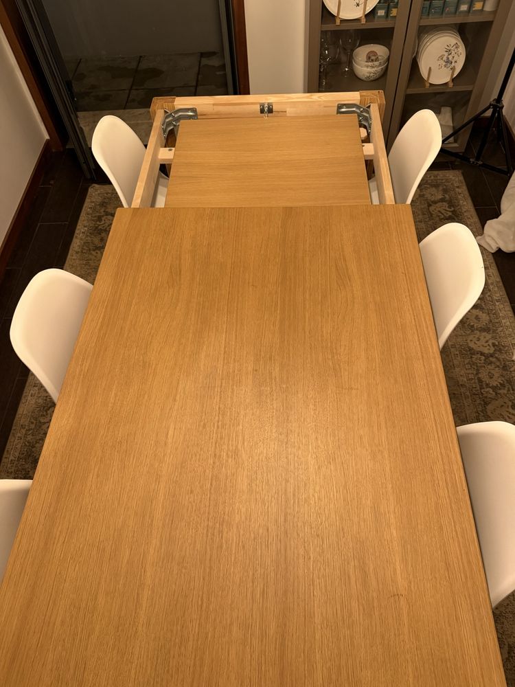 Mesa de jantar extensível IKEA bege (4 a 6 lugares) – Excelente estado