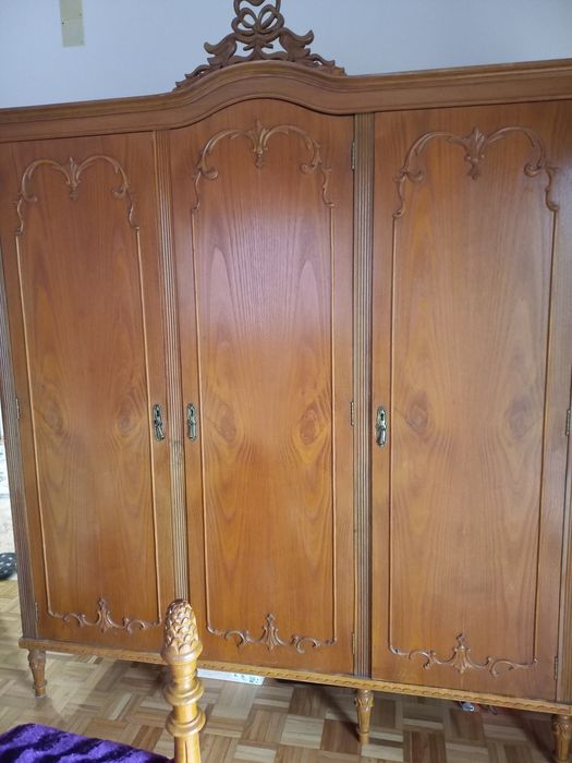 mobilia quarto, cama,comoda,2 mesas cabeceira,guarda fatos e espelho