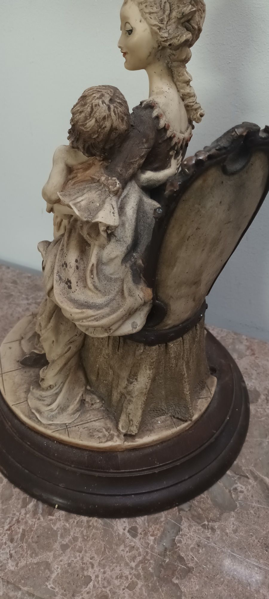 Estátua mae rica