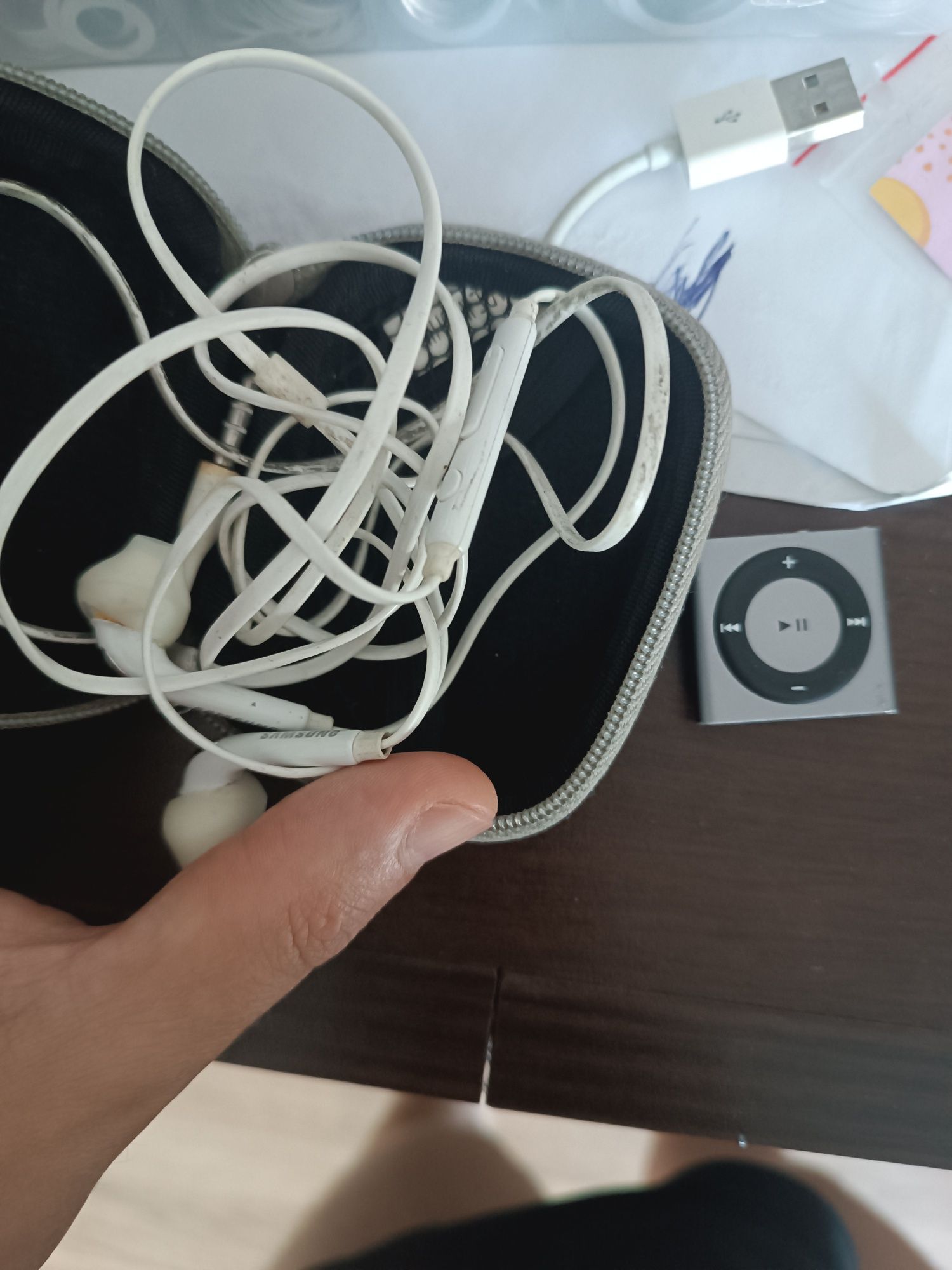 Apple IPOD SHUFFLE 4gen srebrny - proszę czytac opis!

100% sprawny, m