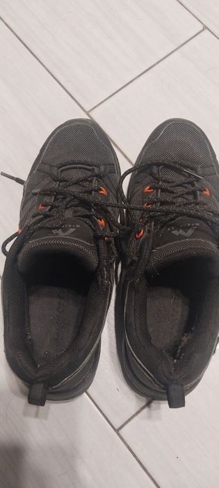 Кросівки чоловічі