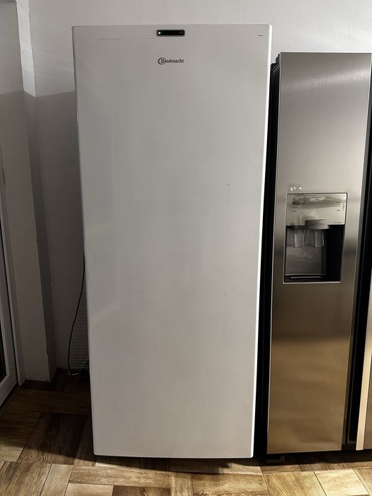 Морозильна камера BAUKNECHT,привезена з Німеччини.