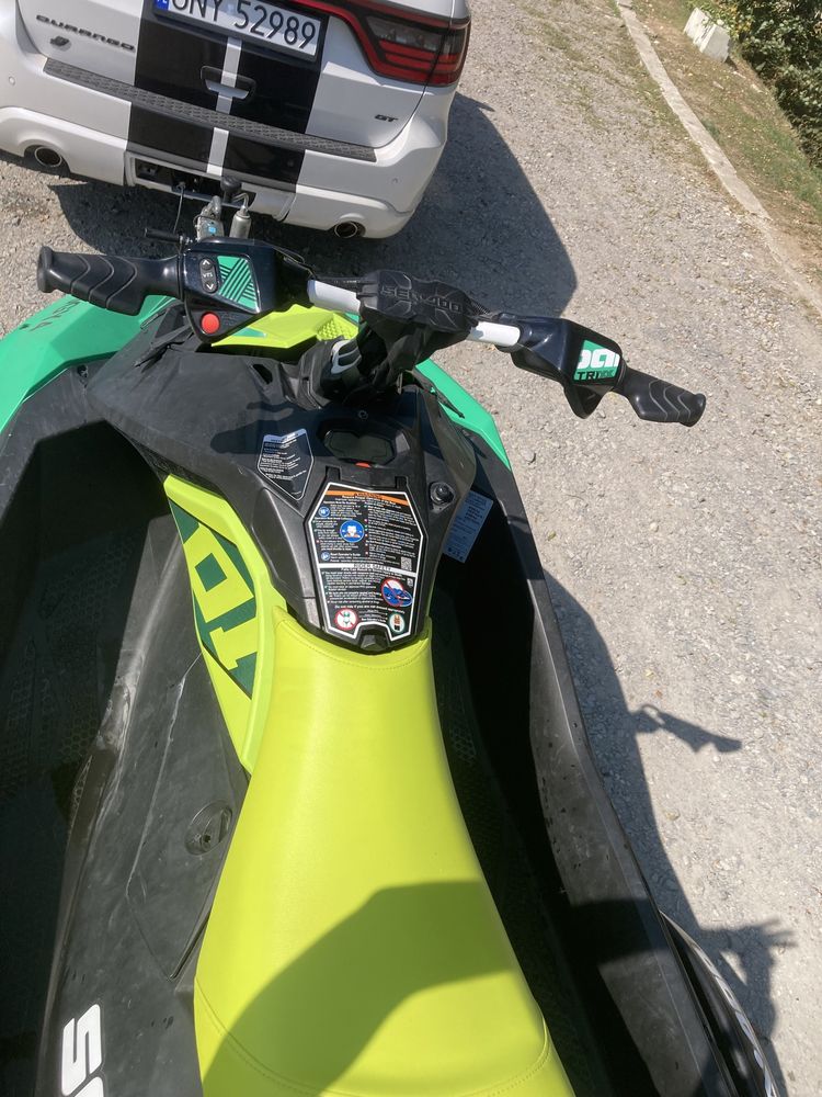Seadoo Spark trixx 3up 2021 z przyczepka click&go 48mth Zarejestrowany