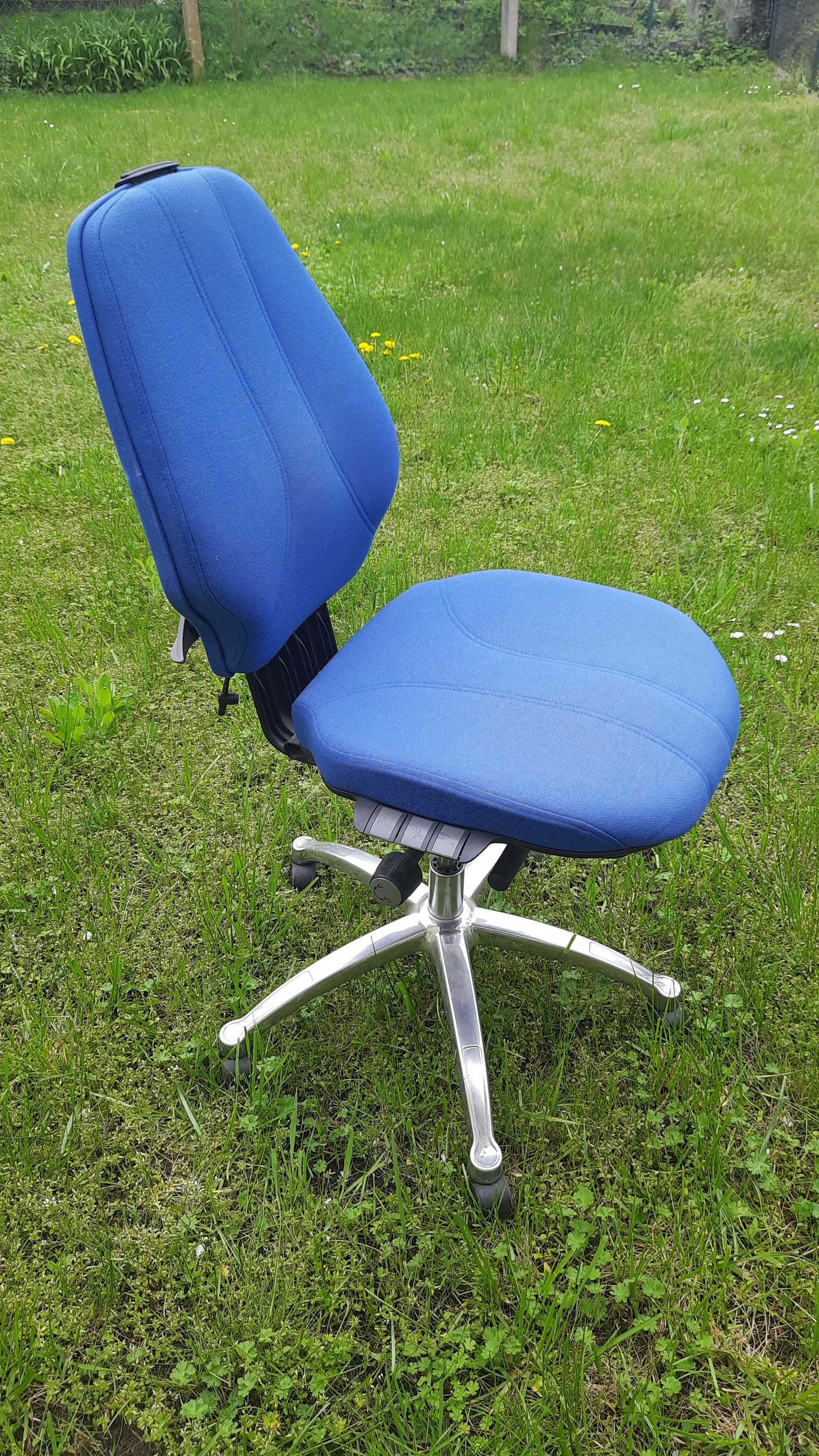 Ergonomiczne krzesło biurowe z pełną regulacją. Wrocław