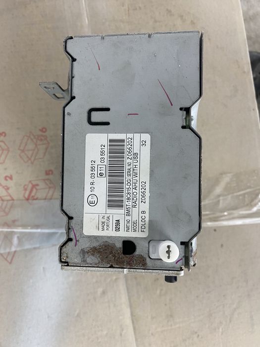 Центральні консолі на Ford Focus 3