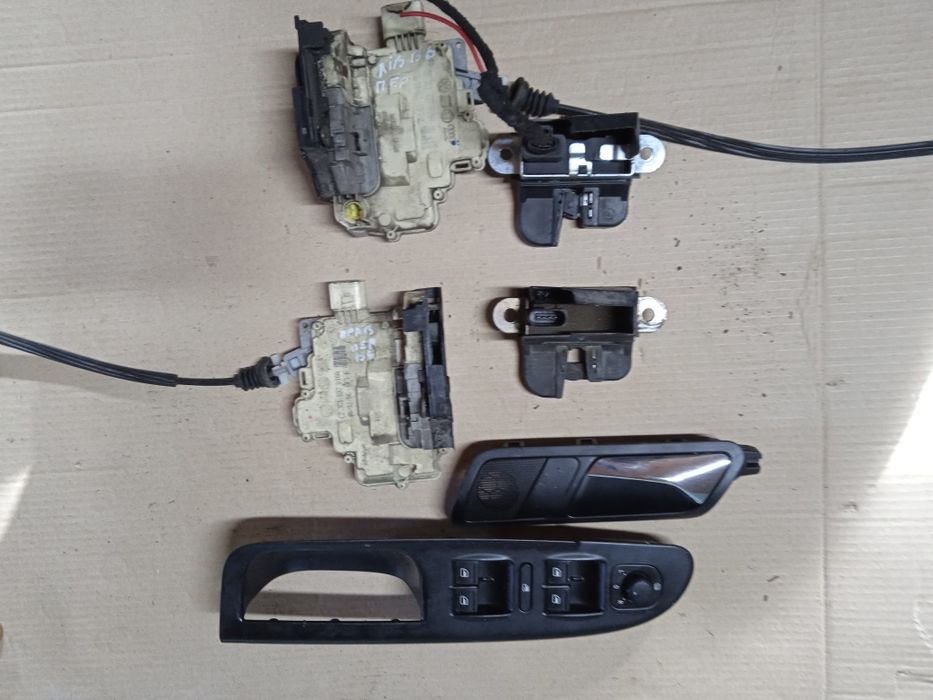 Замки передні ручка ліва Volkswagen Passat B6 Пассат б 6 Golf 5