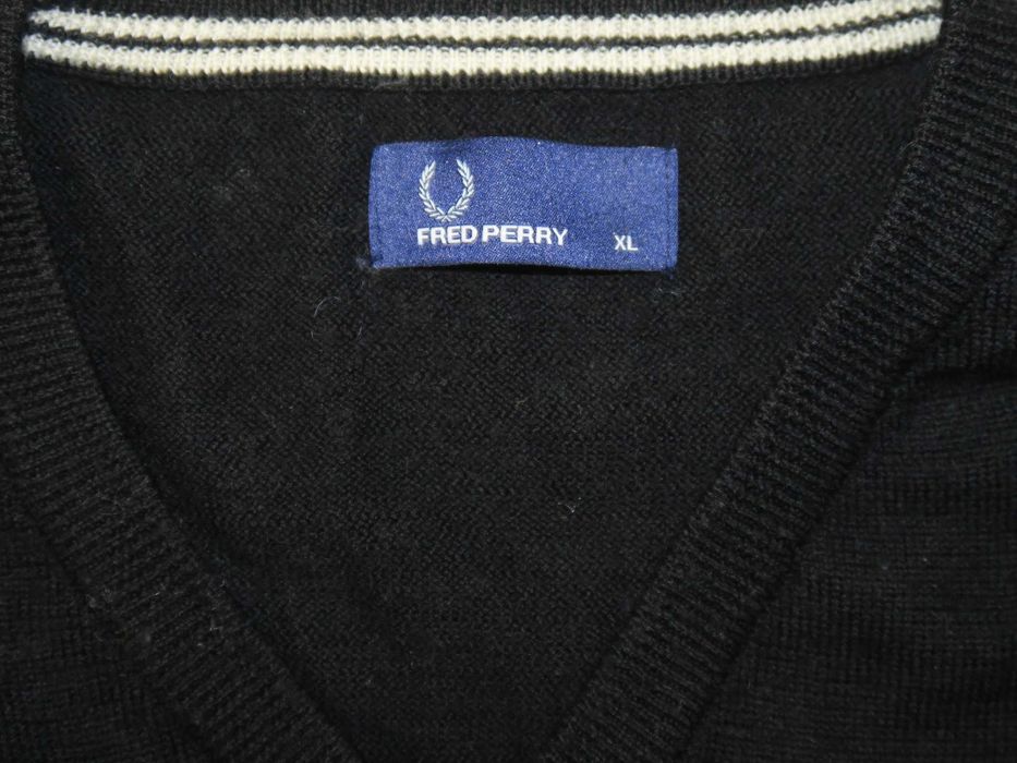 Fred Perry sweter wełniany w serek XL