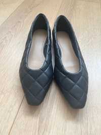 Pikowane buty baleriny baletki czarne H&M