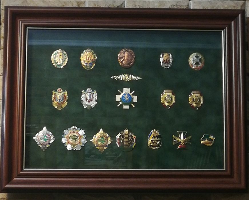 Большая композиция знаков погранвойск Украины.