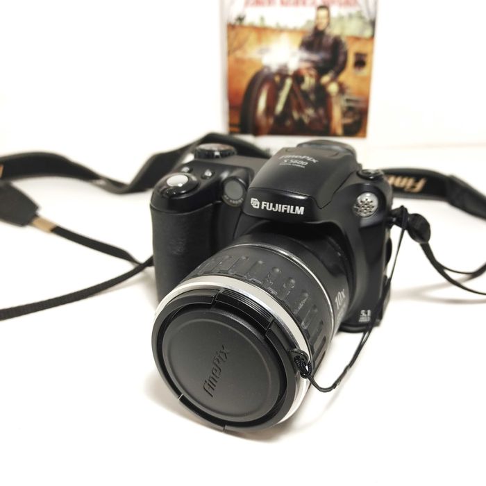 Cyfrowy aparat fotograficzny FUJIFILM FinePix S5600 5,1 MPix 10x zoom