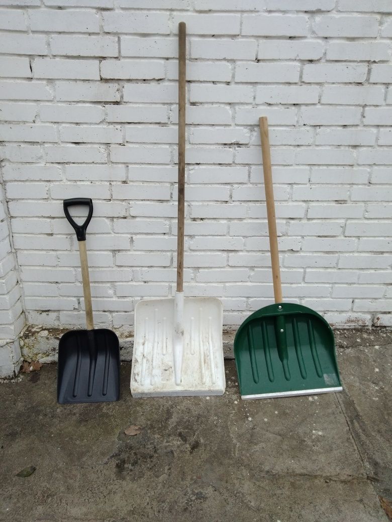 Лопаты для уборки снега,цены в описании.