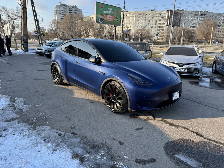 Продам TESLA Y Perfomance