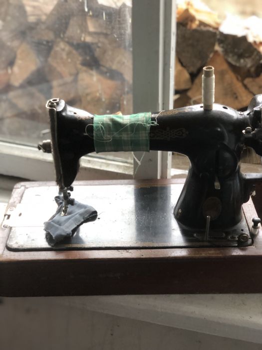 Ручна швейна машинка