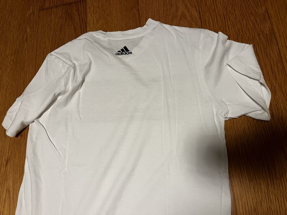 T-shirts de marca adidas e outras