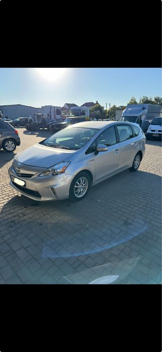 Сдам в аренду авто TOYOTA PRIUS V 2013год долгосрочная под такси
