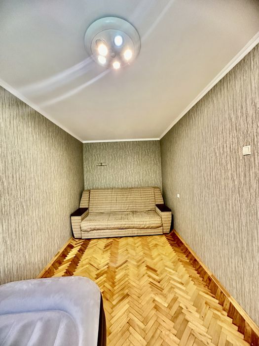 Стражеско, 7 2к квартира 3й поверх, не кутова, тепла.