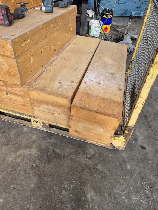 Caixas grandes em madeira