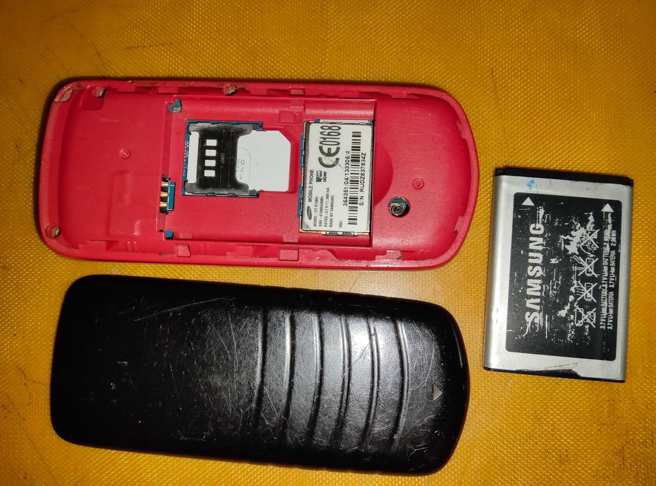 Кнопочный телефон Samsung GT-E1080i