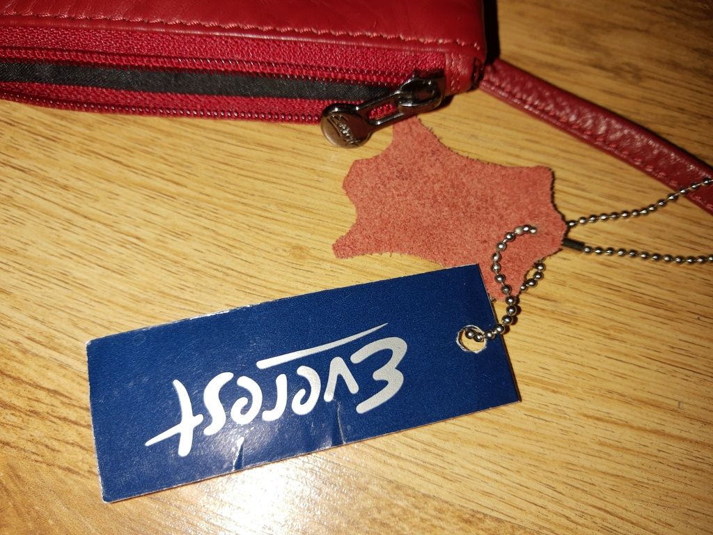 Torebka listonoszka prezent czerwona skórzana nowa mała