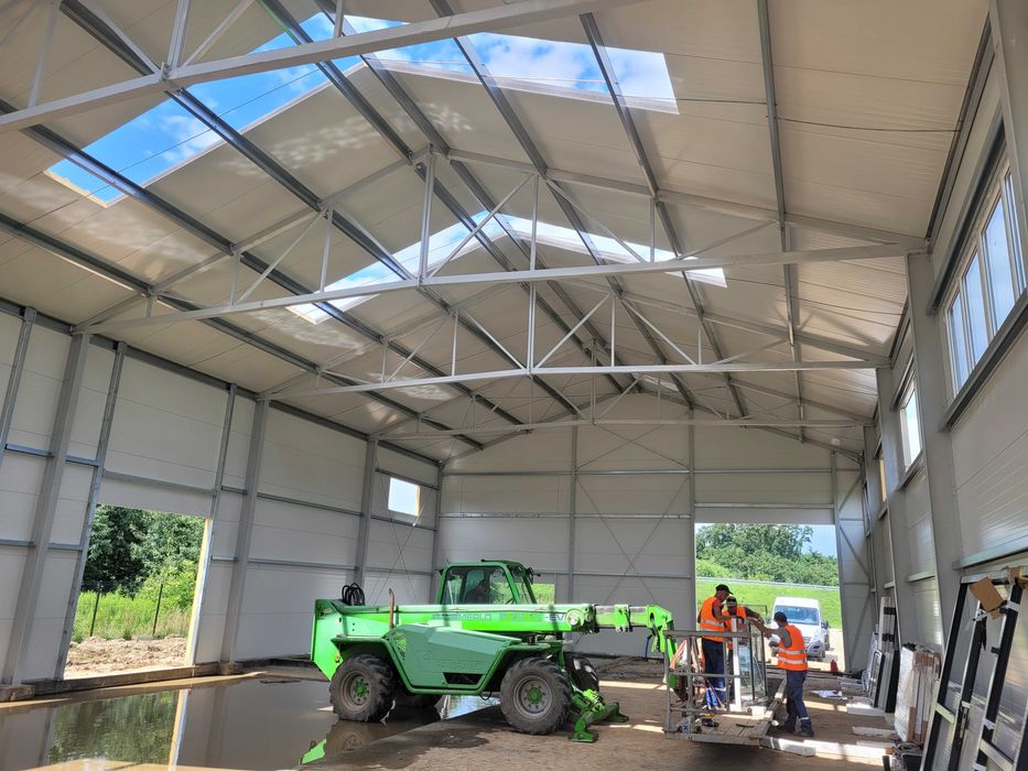 Budynek z płyty warstwowej magazyn garaż konstrukcja stalowa 12x25x4m