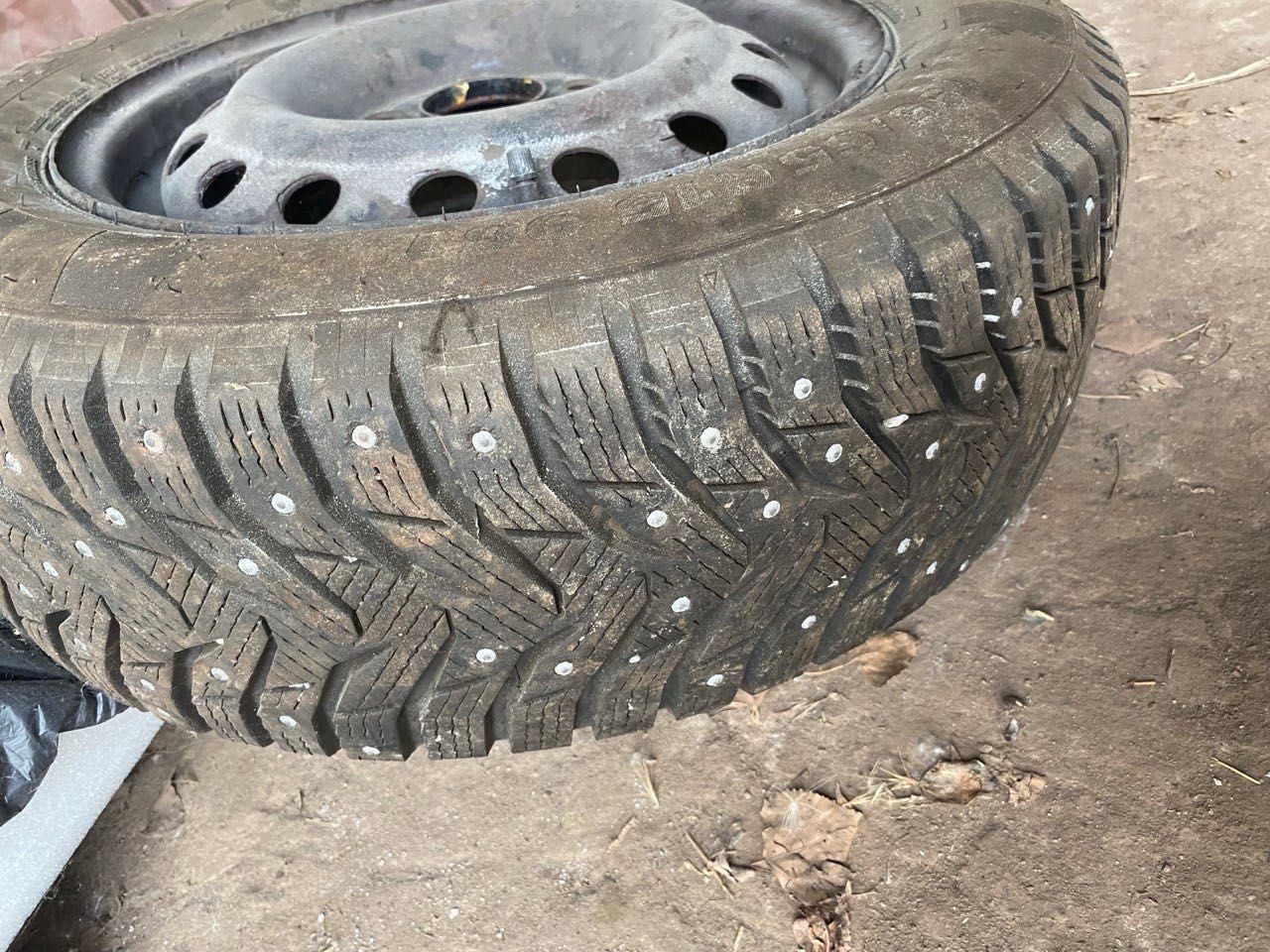 Зимові шиповані шини Kumho